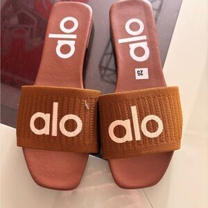 Alo Yoga Slide Sandals Brown Logo Strap Women’s Size 7